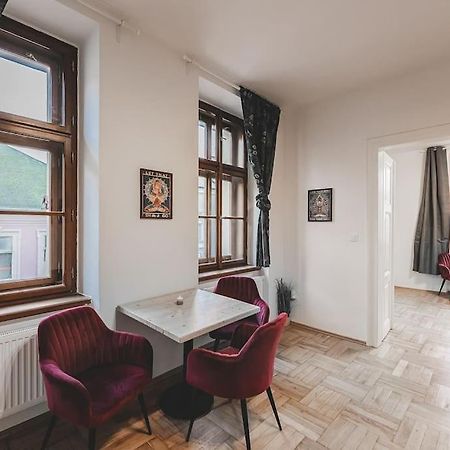 Carolina'S Yoga Apartment Hradec Králové المظهر الخارجي الصورة
