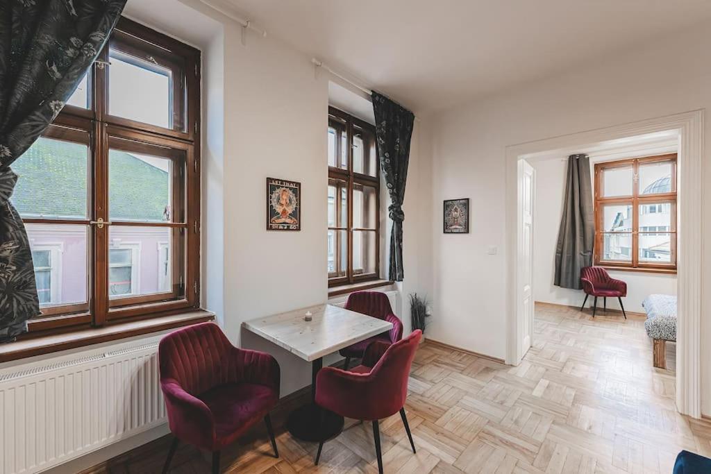 Carolina'S Yoga Apartment Hradec Králové المظهر الخارجي الصورة